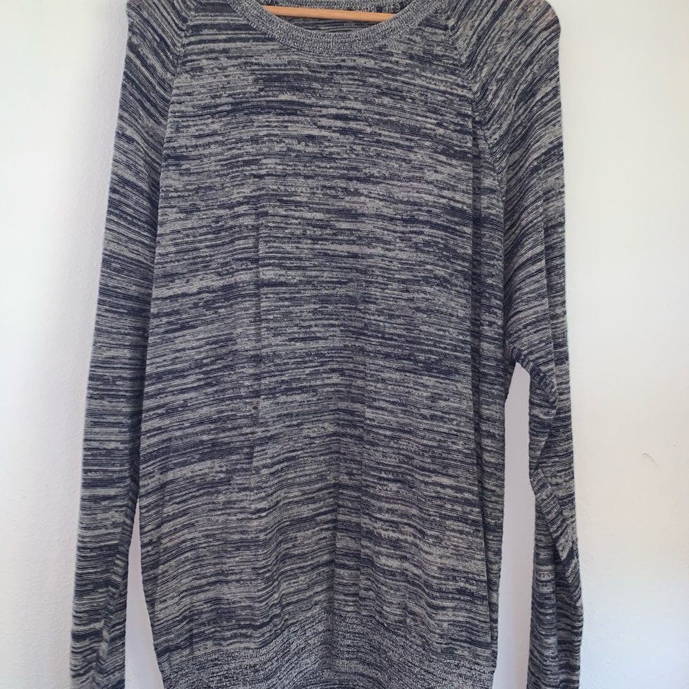 Thin sweater